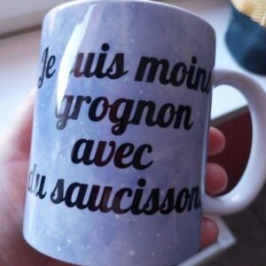 Mug humour je suis moins grognon avec du saucisson