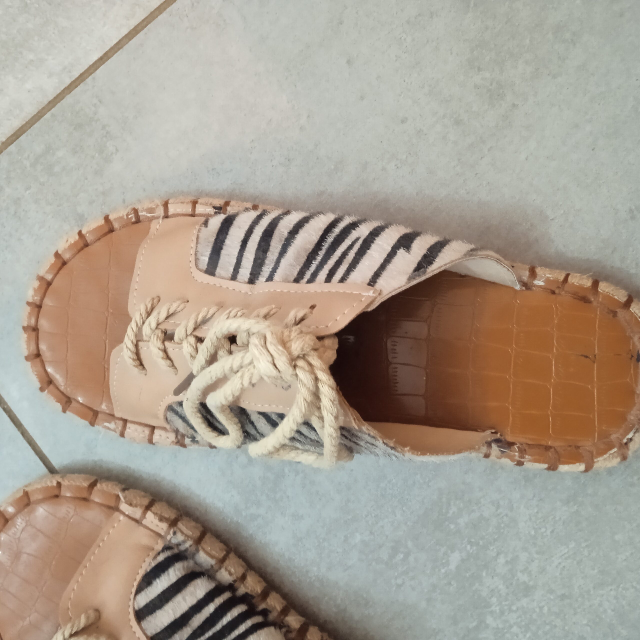 Sandales originales neuve motif shein
