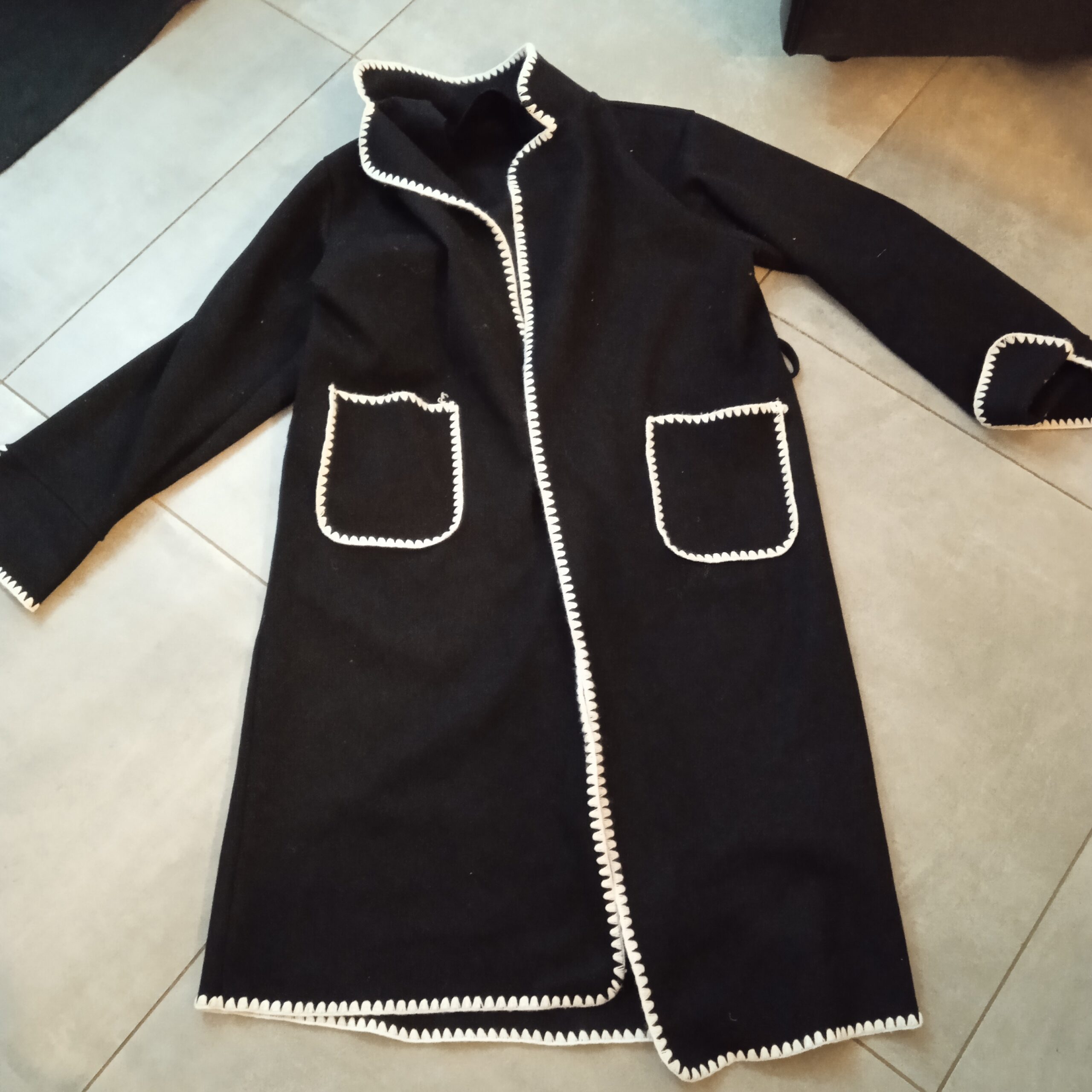 Manteau long original en très bon état
