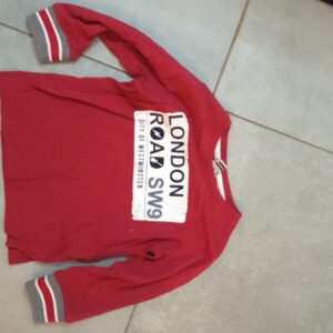 pull rouge à motif crème t inscription noir neuf tape à l&rsquo;oeil