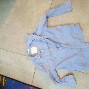 Chemise bleu clair en très bon état mango
