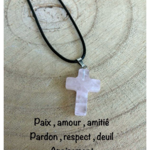 Pendentif croix en quartz rose , lithothérapie